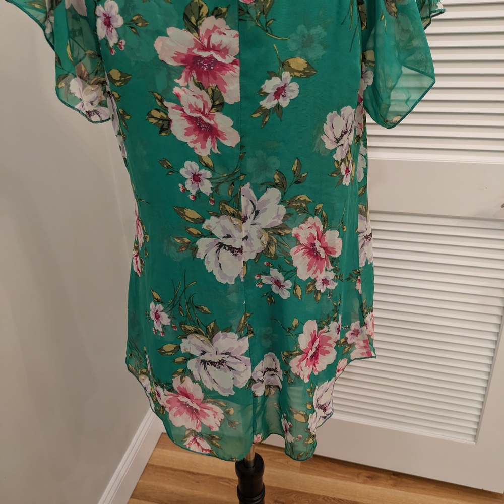 Cocomo Green Floral Blouse Size Small But It Good For Medium